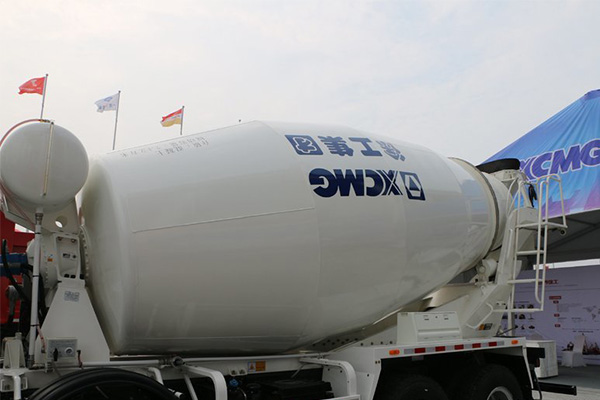 How to Deal with the Solidification of Concrete in a Concrete Mixer Truck